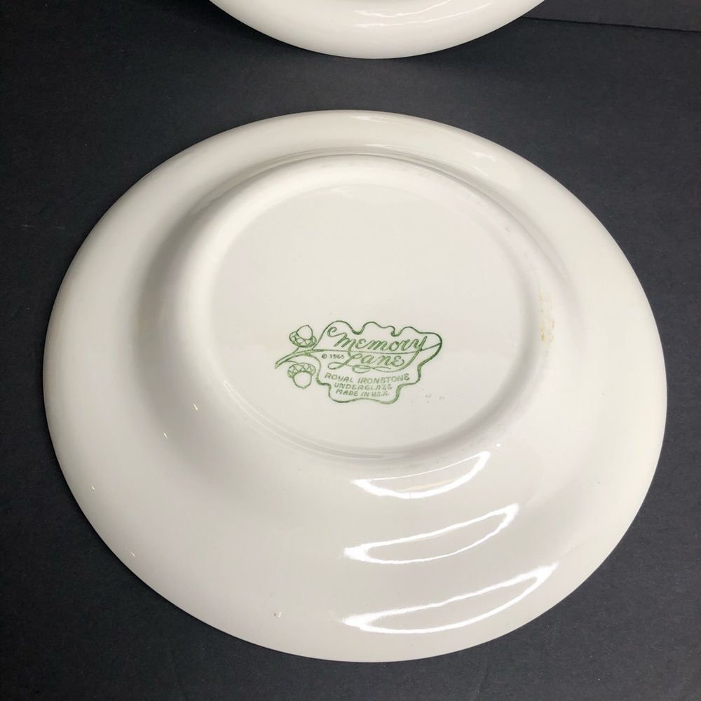 2 Vintage Royal Ironstone Memory Lane Red 10” Round Dinner Plates 1965 in EUC - Picture 9 of 9